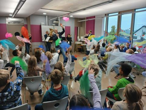 Begeisterung in Blech - Rekkenze Brass an der Grundschule Kersbach